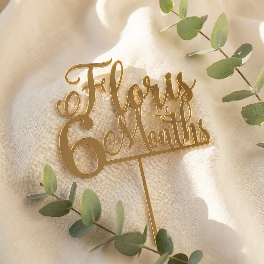 Gouden naamdecoratie taarttopper maanden