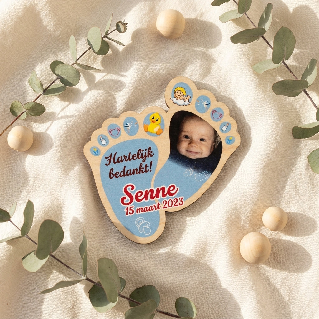 Houten bedankje babyvoetje met foto